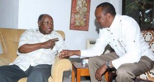 President Uhuru Kenyatta (right) with Kenneth Matiba at his home in South Coast/FILE PHOTO.